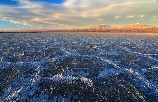 Salar de Atacama con las curiosas costras de Sal